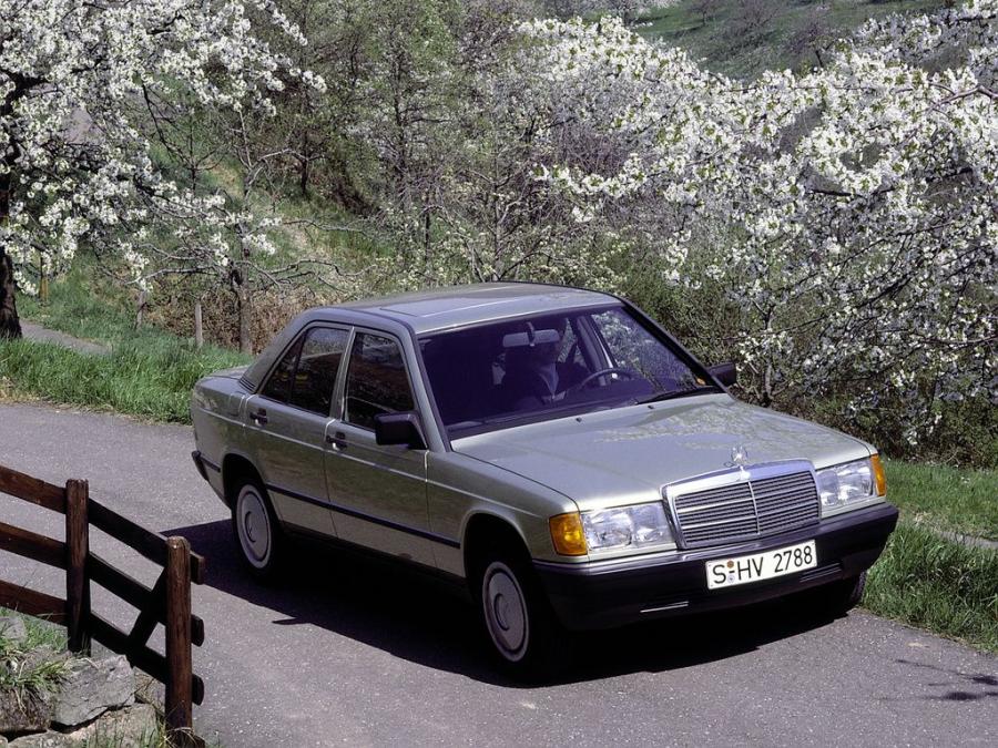  Mercedes-Benz 190 1982 года  (фото 12 из 16)